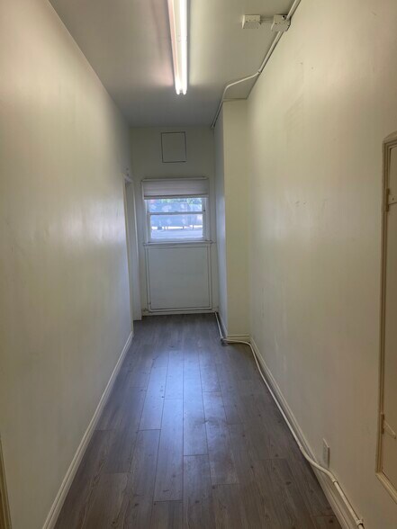 872 Huntley Dr, West Hollywood, CA à louer - Photo de l’immeuble – Image 2 sur 19