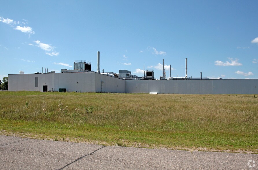 40 W Highland Park Dr NE, Hutchinson, MN à louer - Photo de l’immeuble – Image 2 sur 2