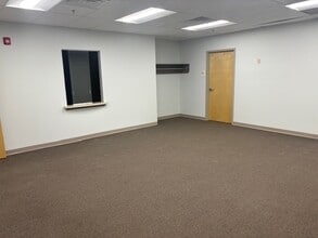 105 Raider Blvd, Hillsborough, NJ à louer Photo intérieure– Image 1 sur 9