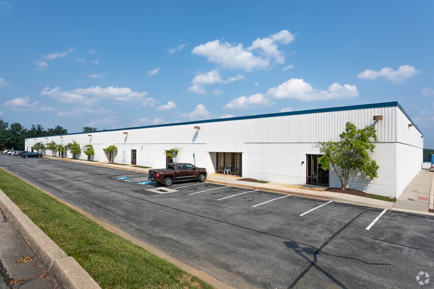 7144-7162 Ambassador Rd, Windsor Mill, MD à louer - Photo principale – Image 1 sur 3