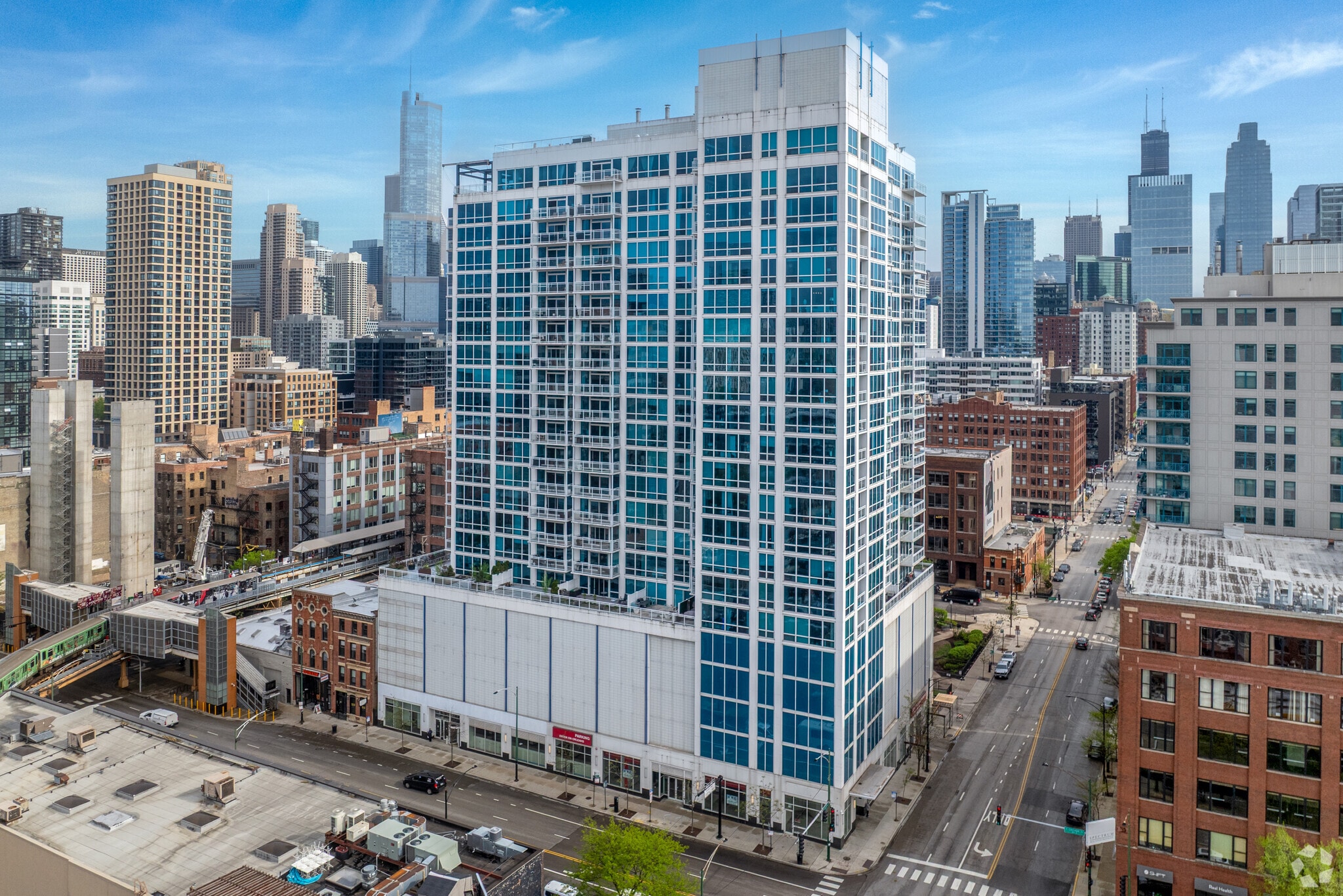 757 N Orleans St, Chicago, IL à louer Photo principale– Image 1 sur 22