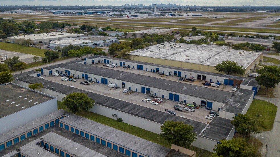 15900-15998 NW 48th Ave, Miami Gardens, FL à louer - Photo de l’immeuble – Image 2 sur 9