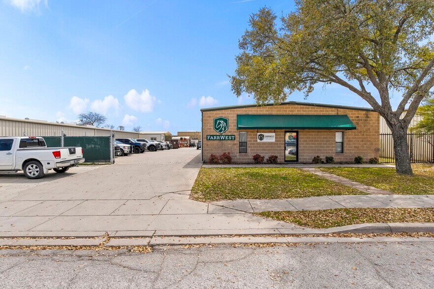 108 Commercial Pl, Schertz, TX à vendre - Photo de l’immeuble – Image 3 sur 17