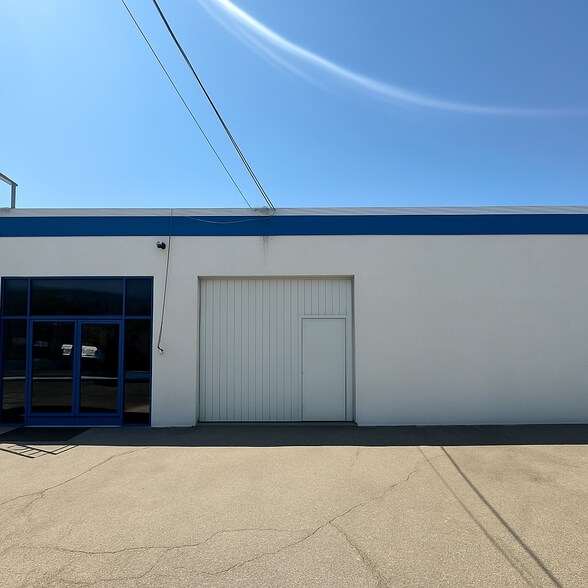2111-2115 Kenmere Ave, Burbank, CA à louer - Photo de l’immeuble – Image 2 sur 5