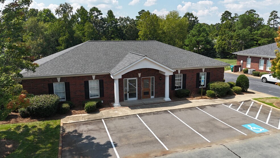 2950 Senna Dr, Matthews, NC à louer - Photo de l’immeuble – Image 3 sur 15
