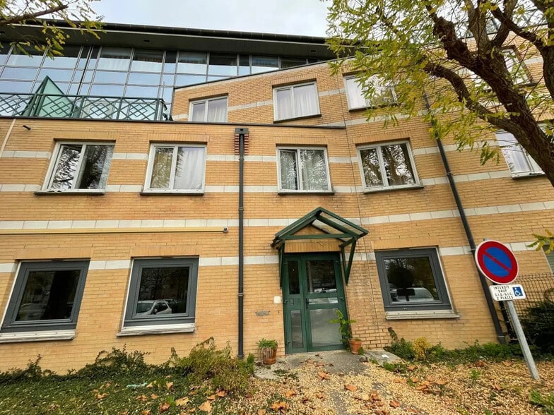 Bureau dans Cergy à vendre - Photo de l’immeuble – Image 2 sur 14
