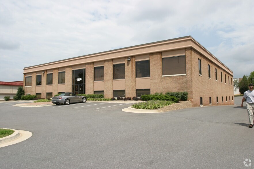 9119 Gaither Rd, Gaithersburg, MD à louer - Photo de l’immeuble – Image 1 sur 3