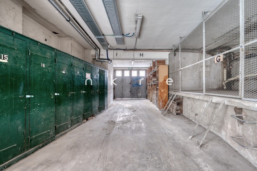 28 Rue Amelot, Paris à louer - Photo de l’immeuble – Image 2 sur 31