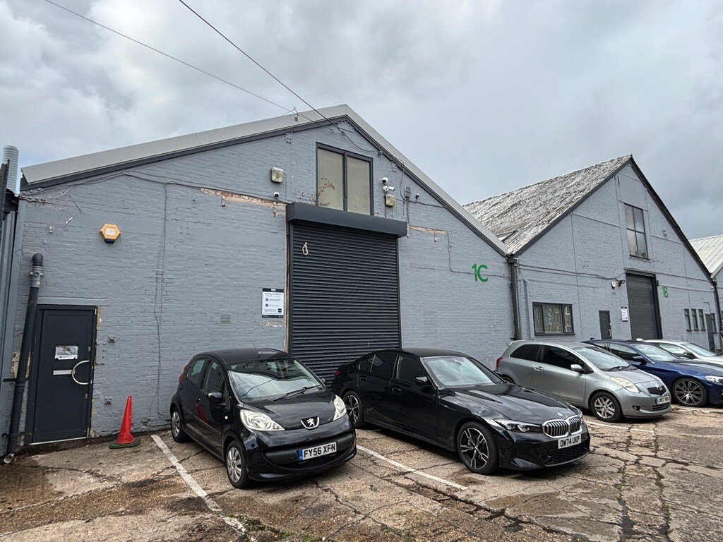 Abercromby Ave, High Wycombe à louer Photo de l’immeuble– Image 1 sur 5