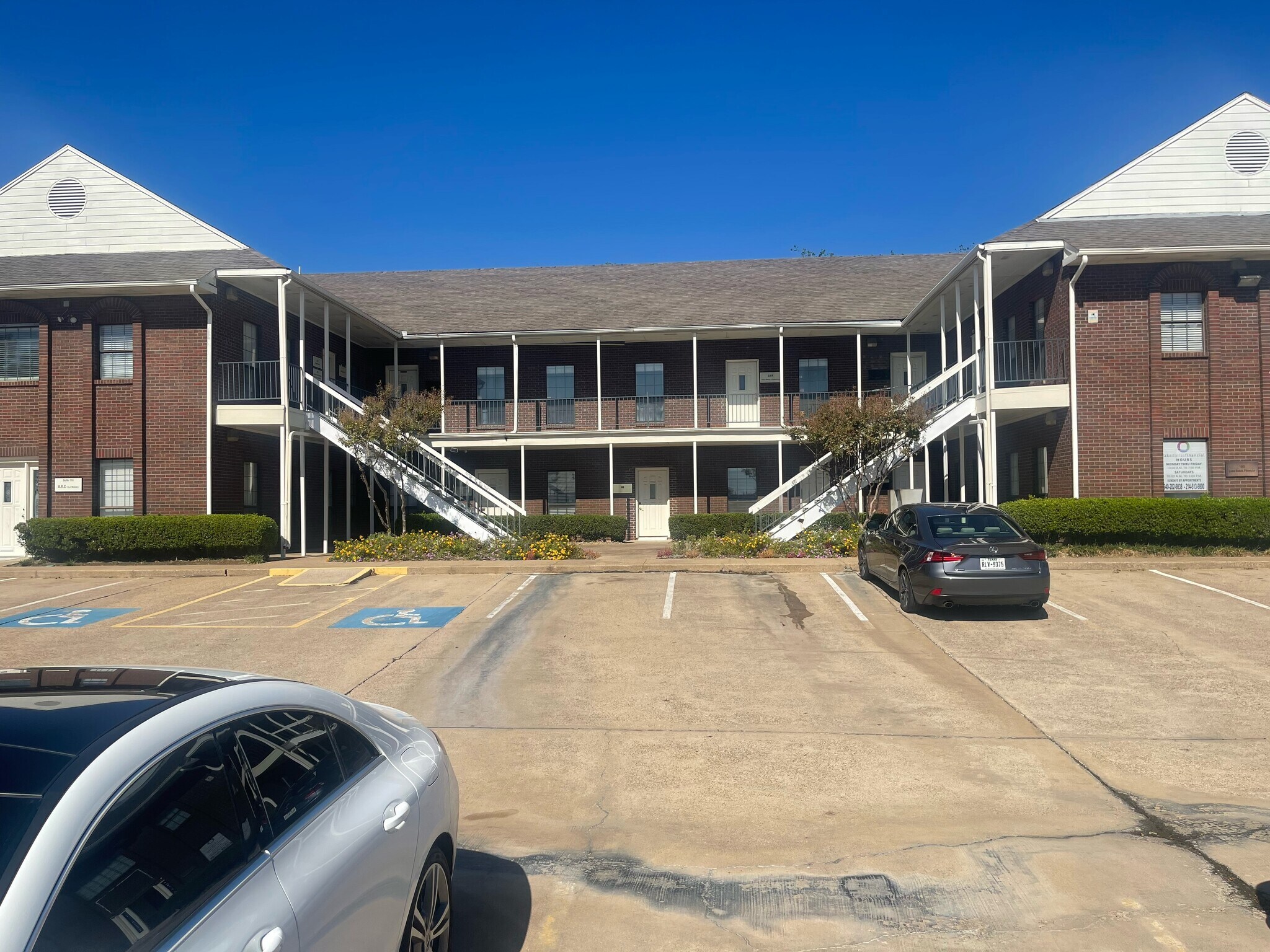 650 S Edmonds Ln, Lewisville, TX à vendre Photo de l’immeuble– Image 1 sur 3