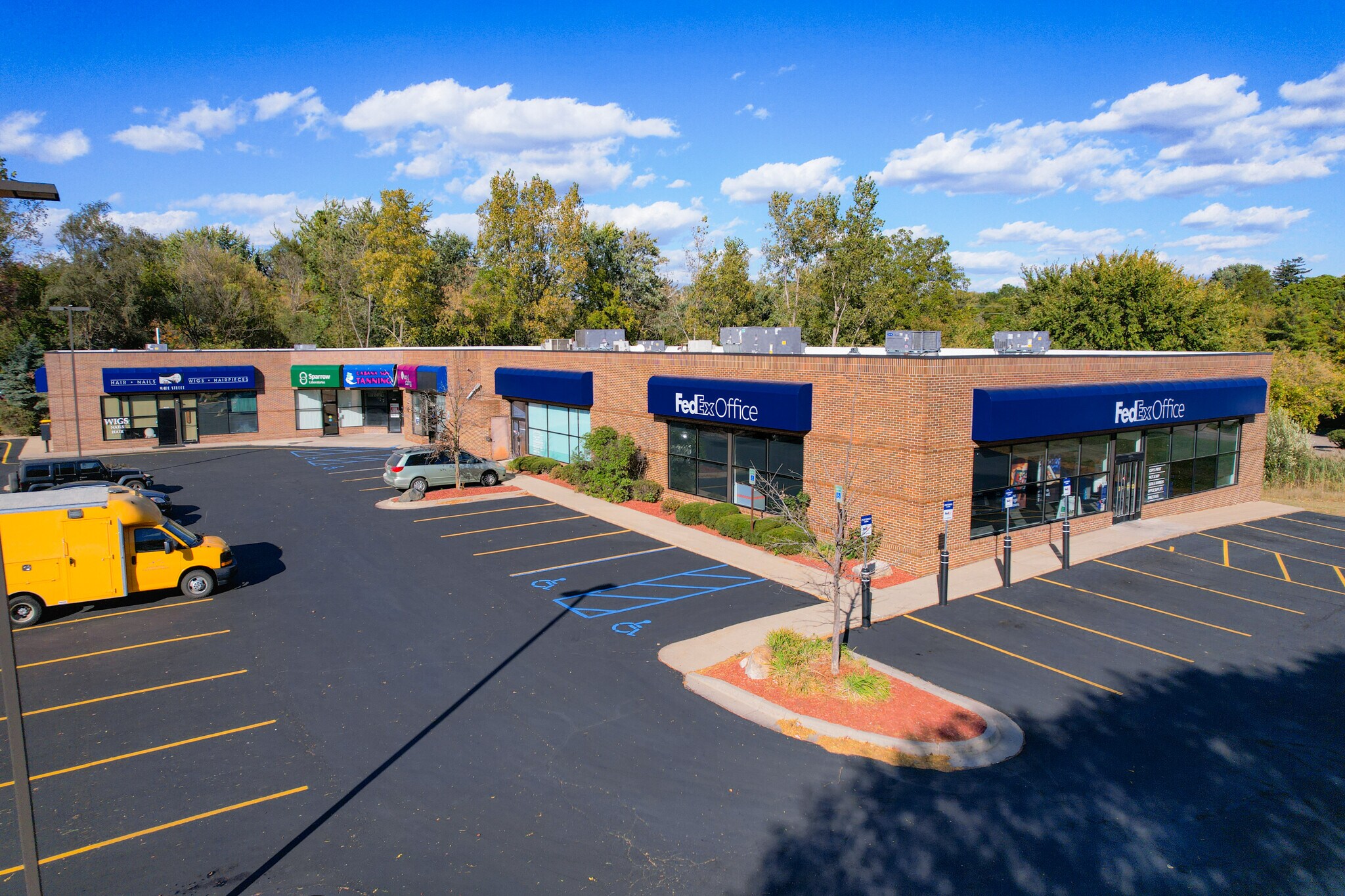 6240-6258 W Saginaw Hwy, Lansing, MI à louer Photo de l’immeuble– Image 1 sur 5