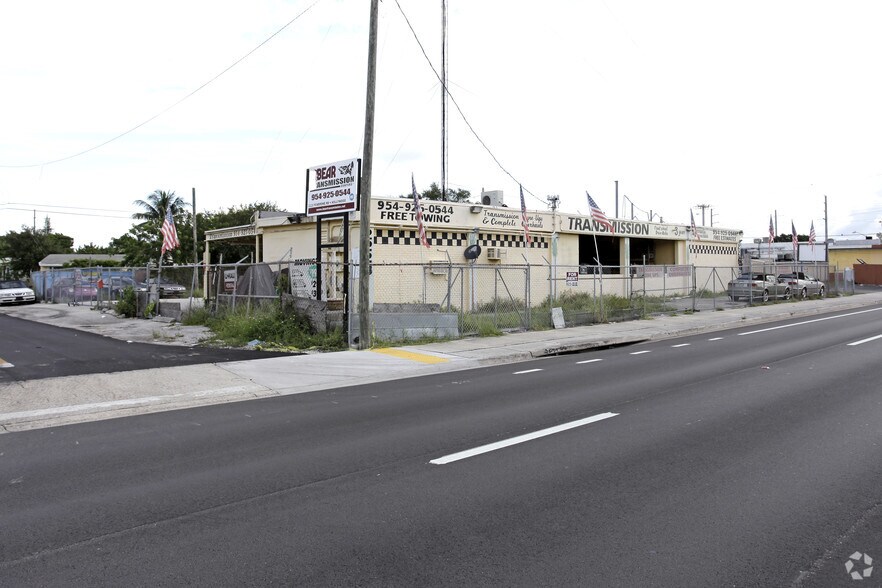 2223 Pembroke Rd, Hollywood, FL à louer - Photo de l’immeuble – Image 1 sur 26