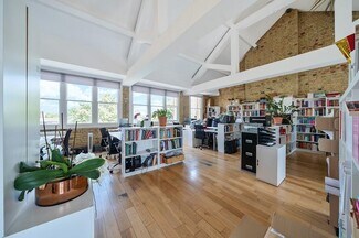 Plus de détails pour 83-95 Shepperton Rd, Londres - Bureau à louer