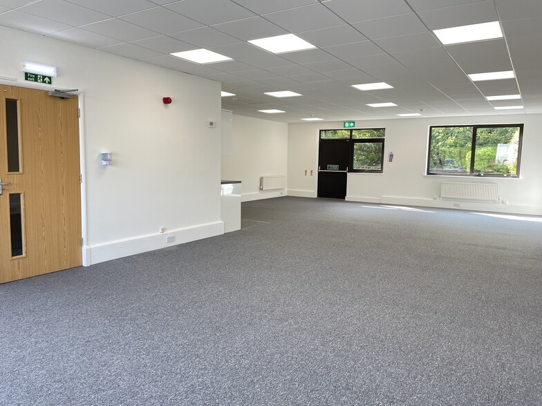 5-8 Thorney Leys Park, Witney à louer - Photo de l’immeuble – Image 3 sur 3