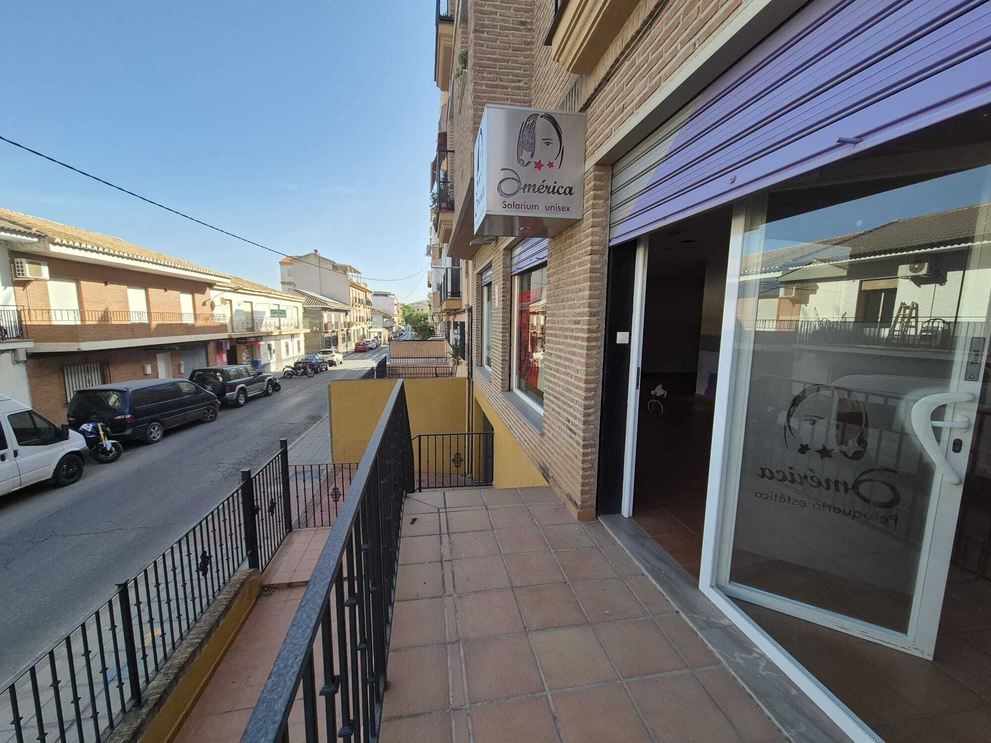Local commercial dans La Granada à vendre Photo de l’immeuble– Image 1 sur 19