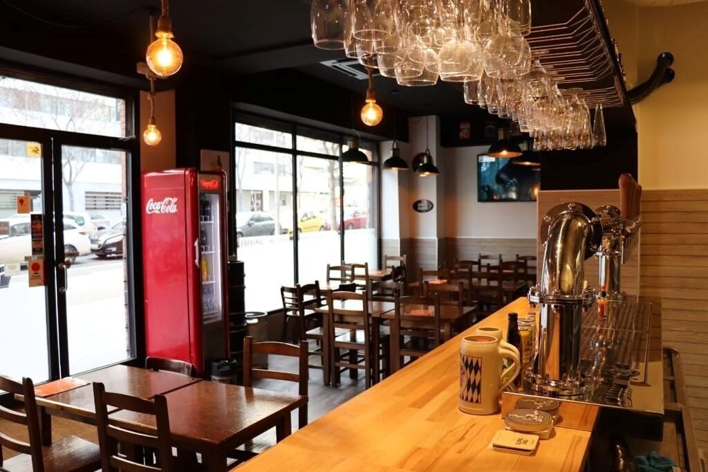 Local commercial dans Barcelone, Barcelona à louer Photo intérieure– Image 1 sur 12