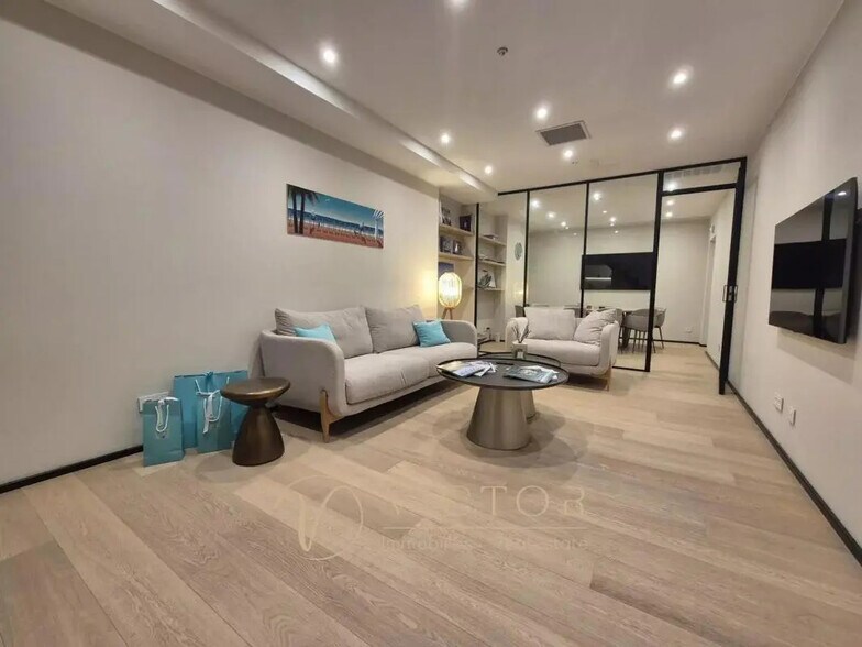 Bureau dans Cannes à vendre - Photo de l’immeuble – Image 1 sur 7