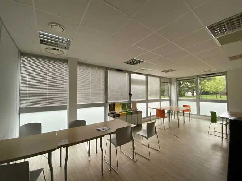 26 Boulevard De L'Hopitau, La Chapelle-sur-Erdre à louer - Photo de l’immeuble – Image 2 sur 8