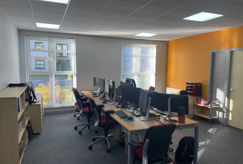 7 Pisys House Grandholm Crescent, Aberdeen, ABE AB22 8AA - Lot 3 - - Photo intérieure - Image 1 of 3