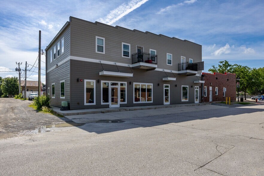 112 N Iowa St, Solon, IA à vendre - Photo de l’immeuble – Image 3 sur 16