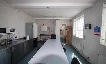 101-113 Scrubs Ln, Londres à louer Photo de l’immeuble– Image 1 sur 6