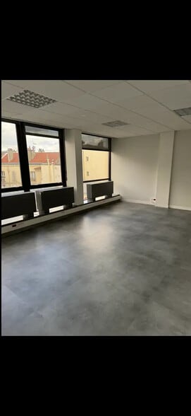 Bureau dans Saint-Cloud à vendre - Photo de l’immeuble – Image 2 sur 10