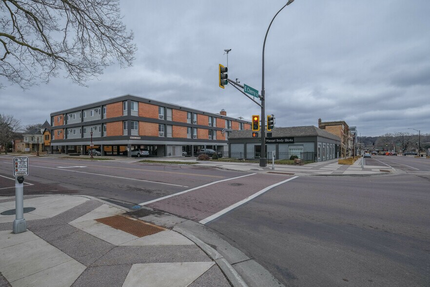 500 S 2nd St, Mankato, MN à vendre - Photo principale – Image 1 sur 31
