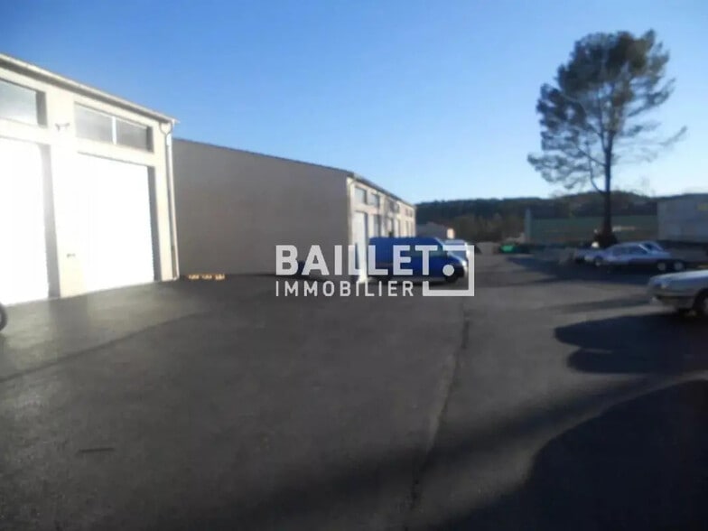 Industriel/Logistique dans Montauroux à louer - Photo de l’immeuble – Image 1 sur 6