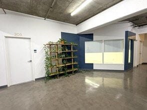 210 E Olympic Blvd, Los Angeles, CA à louer Photo intérieure– Image 1 sur 10