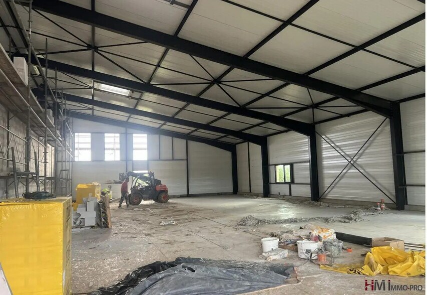 Local d’activités dans Isneauville à louer - Photo intérieure – Image 2 sur 5