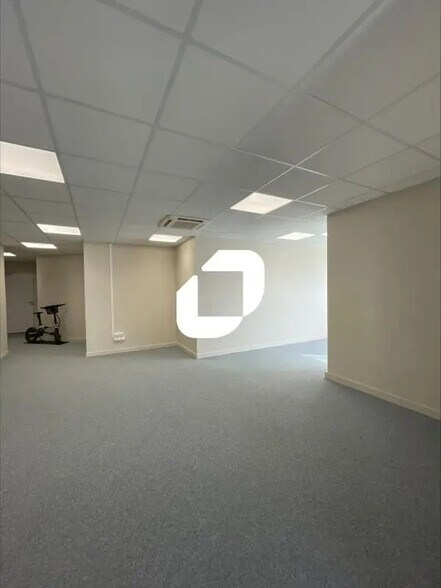 Bureau dans Grenoble à louer - Photo de l’immeuble – Image 2 sur 8