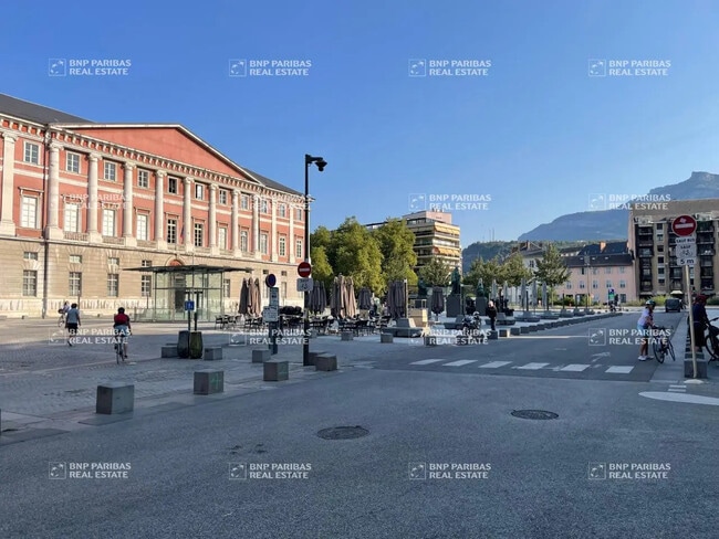 Plus de détails pour Local commercial à louer