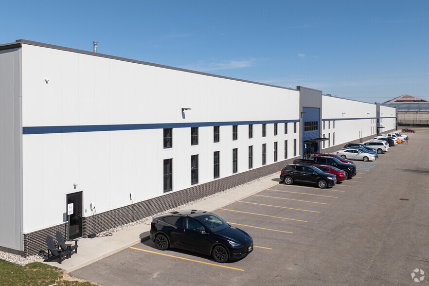 6155 E Paris Ave SE, Caledonia, MI à louer - Photo de l’immeuble – Image 3 sur 7