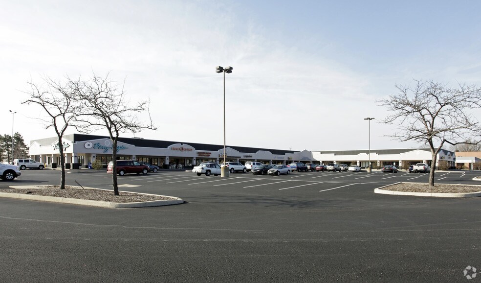 300-342 W Dussel Dr, Maumee, OH à louer - Photo de l’immeuble – Image 3 sur 8