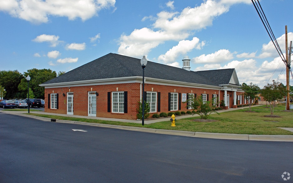 11010 S Tryon St, Charlotte, NC à vendre - Photo principale – Image 1 sur 12