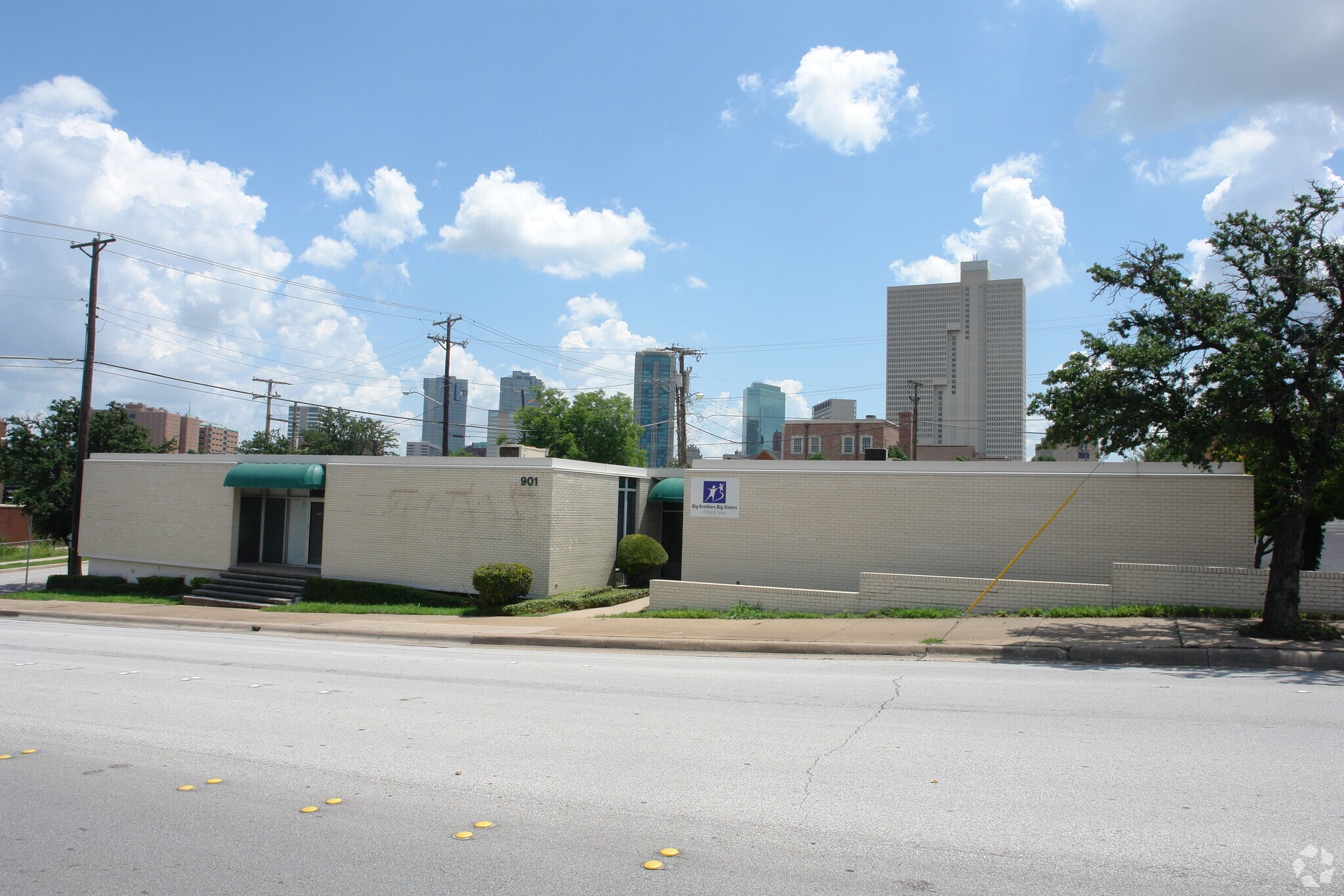 901-919 Summit Avenue portefeuille de 2 biens à vendre sur LoopNet.fr Photo principale– Image 1 sur 6