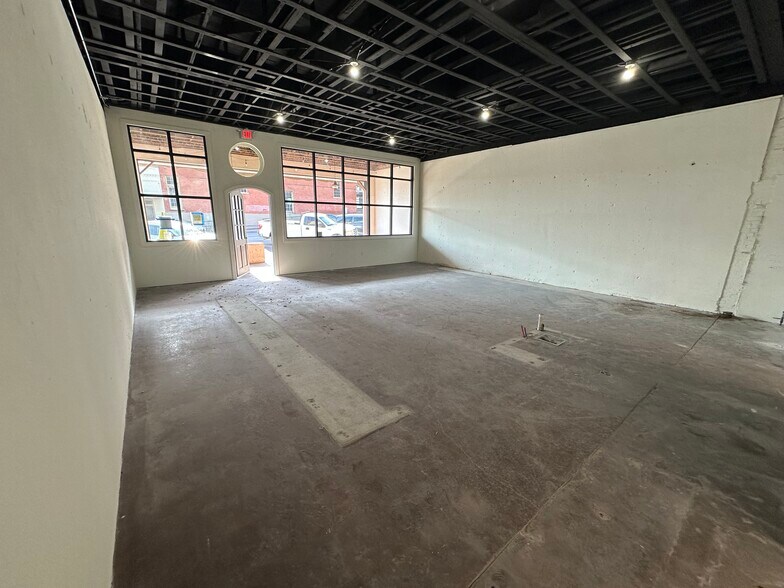 205 N Elm St, Denton, TX à louer - Photo de l’immeuble – Image 2 sur 9