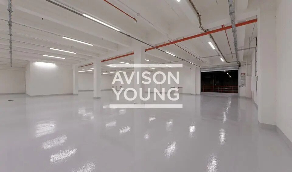 Local d’activités dans Paris à louer - Photo de l’immeuble – Image 2 sur 4