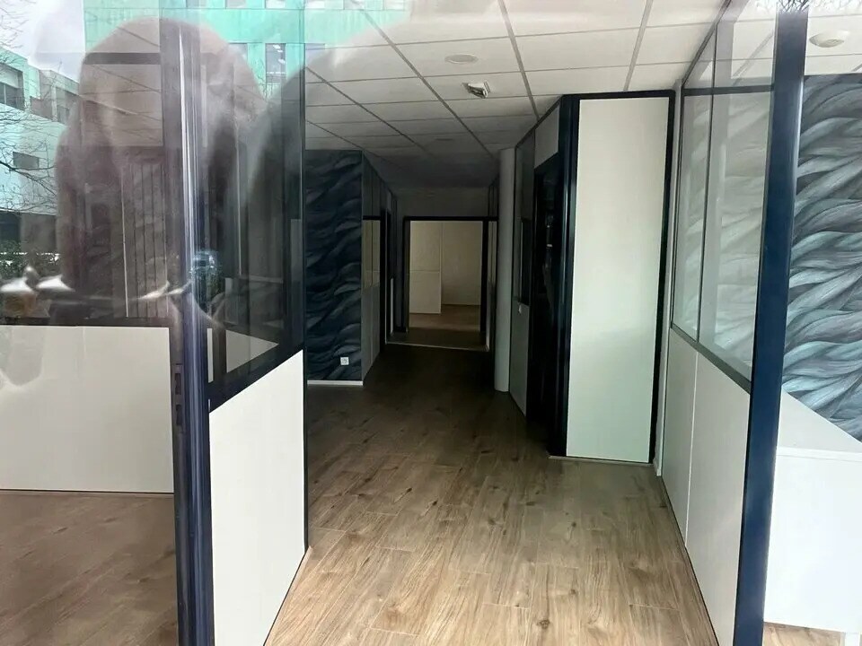 Local commercial dans Échirolles à louer Photo de l’immeuble– Image 1 sur 4