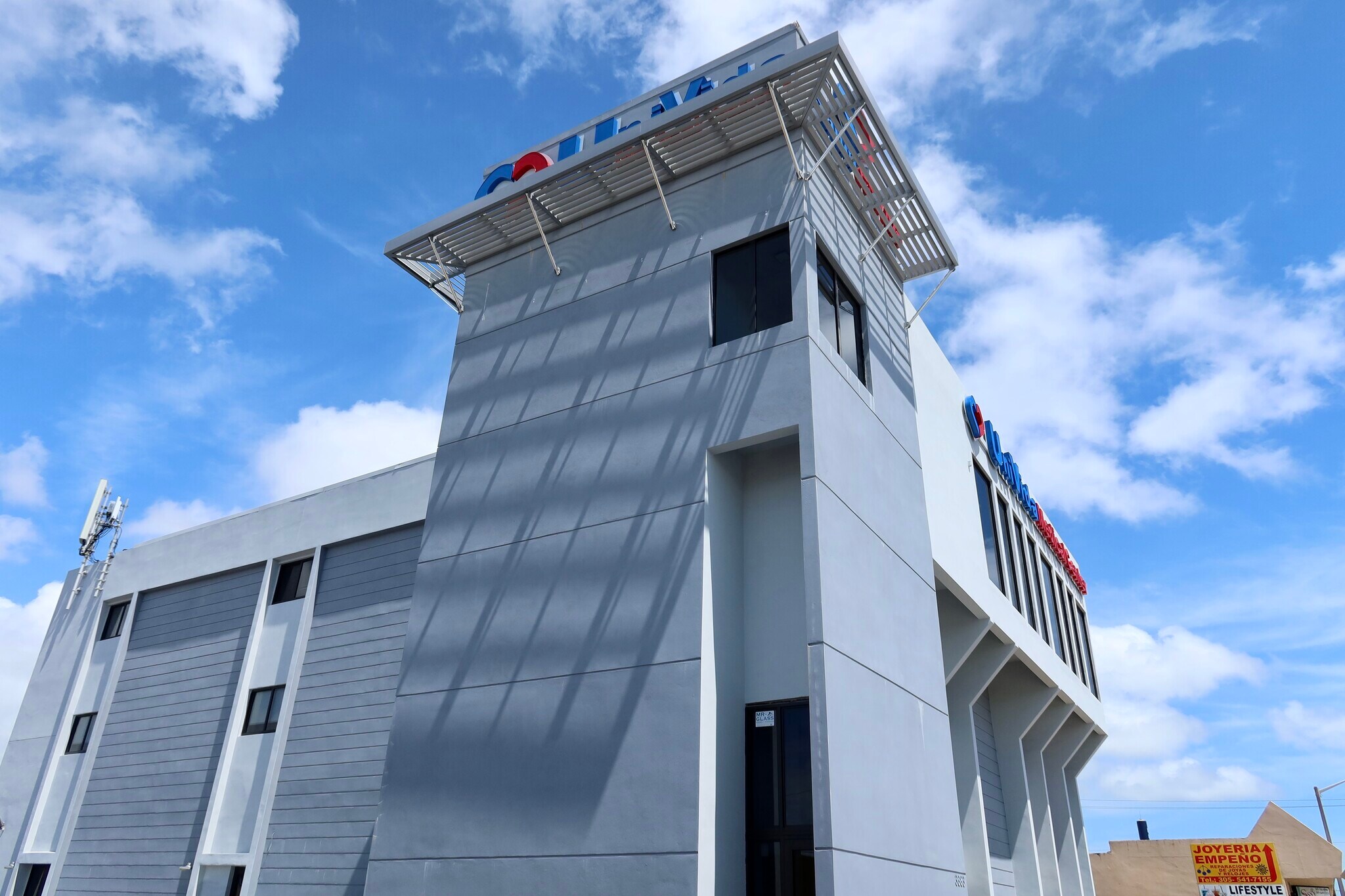 3383 NW 7th St, Miami, FL à louer Photo principale– Image 1 sur 7