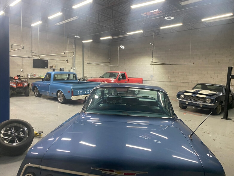 801-803 Albion Ave, Schaumburg, IL à vendre - Photo de l’immeuble – Image 3 sur 9