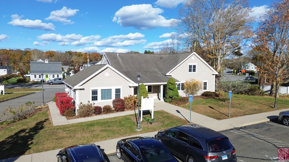162 E Main St, Clinton, CT à vendre - Photo de l’immeuble – Image 2 sur 6
