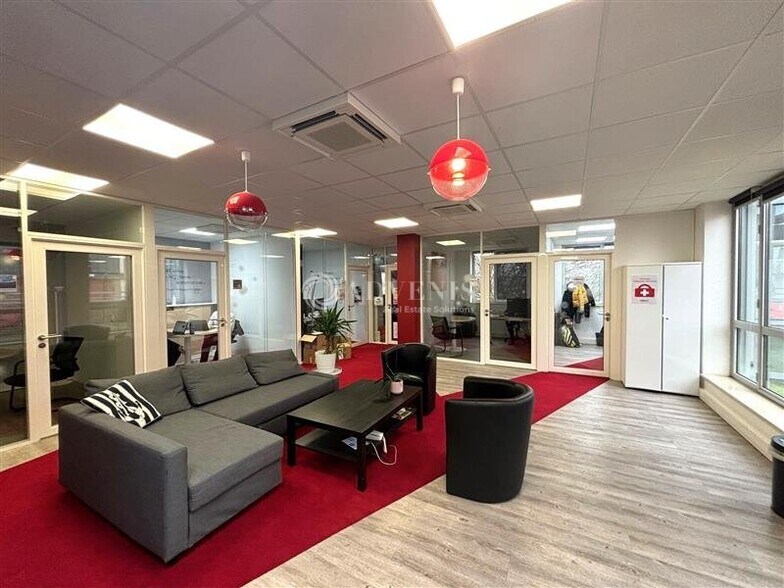 Bureau dans Neuilly-Plaisance à louer - Photo de l’immeuble – Image 3 sur 7