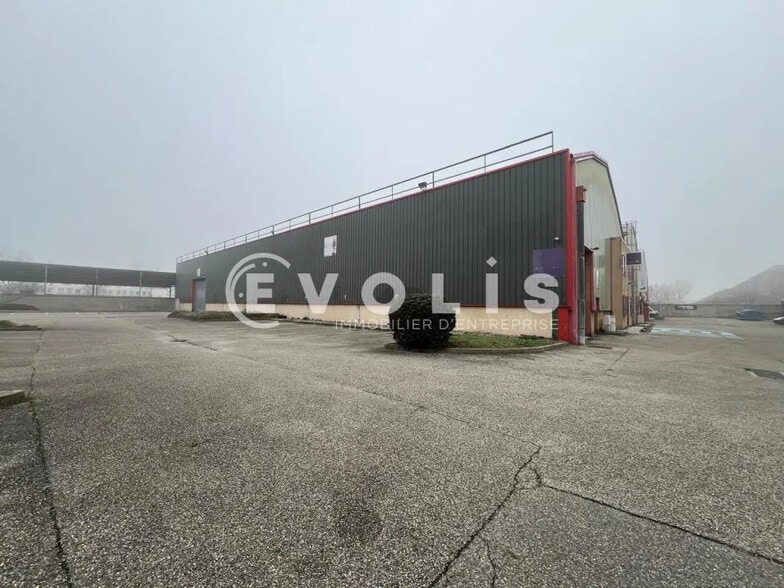 Bureau dans Vénissieux à louer - Photo de l’immeuble – Image 2 sur 9