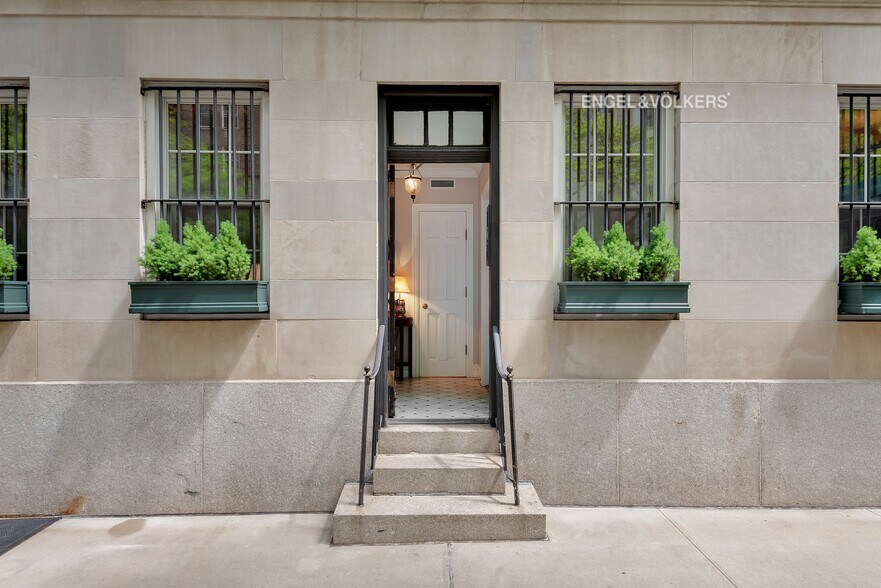 9 E 96th St, New York, NY à vendre - Photo de l’immeuble – Image 2 sur 14