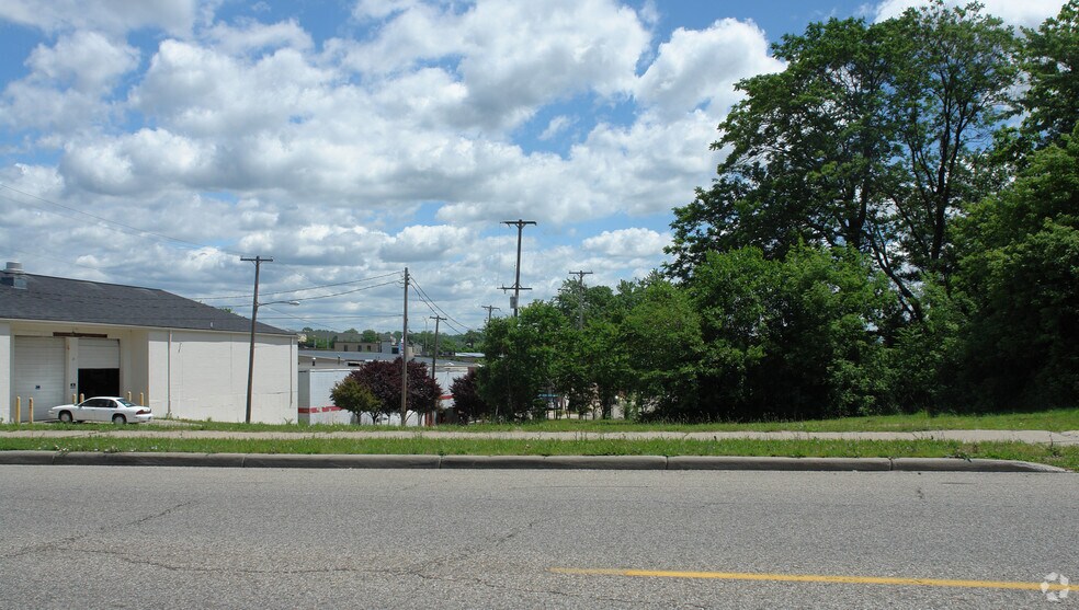 600-606 Cesar Chevez Dr, Grand Rapids, MI à vendre - Photo principale – Image 1 sur 2