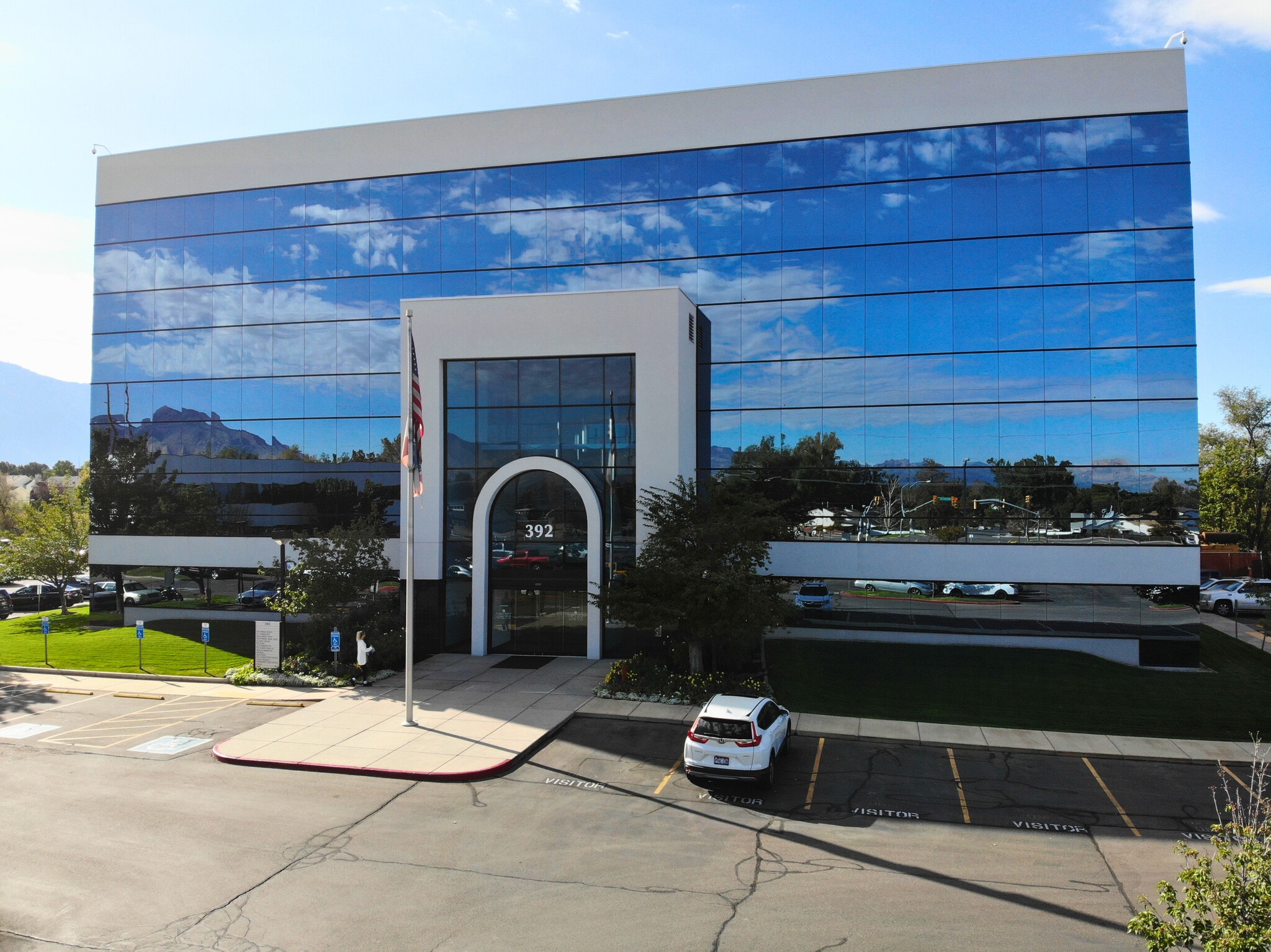 392 E Winchester St, Murray, UT à louer Photo de l’immeuble– Image 1 sur 19