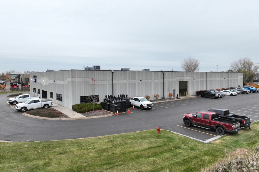 14295 James Rd, Rogers, MN à louer - Photo de l’immeuble – Image 2 sur 3