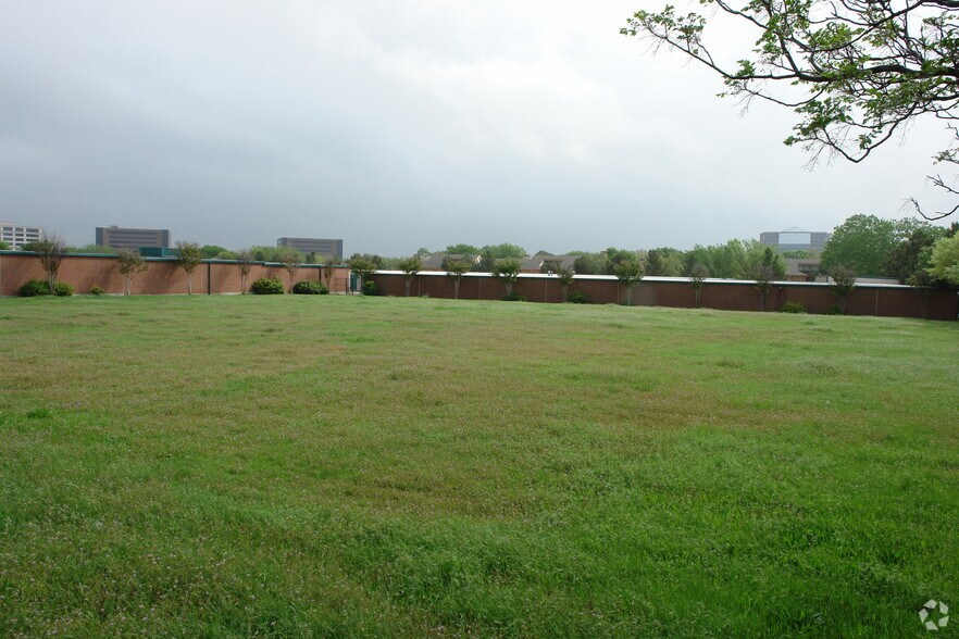 16316 Addison Rd, Addison, TX à vendre - Photo principale – Image 1 sur 4