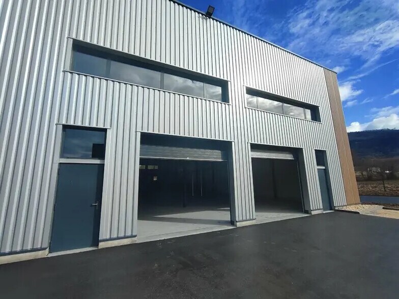 Local d'activités dans Saint-Béron à vendre - Photo de l’immeuble – Image 2 sur 9